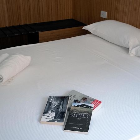 Sognalibro Bed And Books Bed & Breakfast Ragusa Dış mekan fotoğraf
