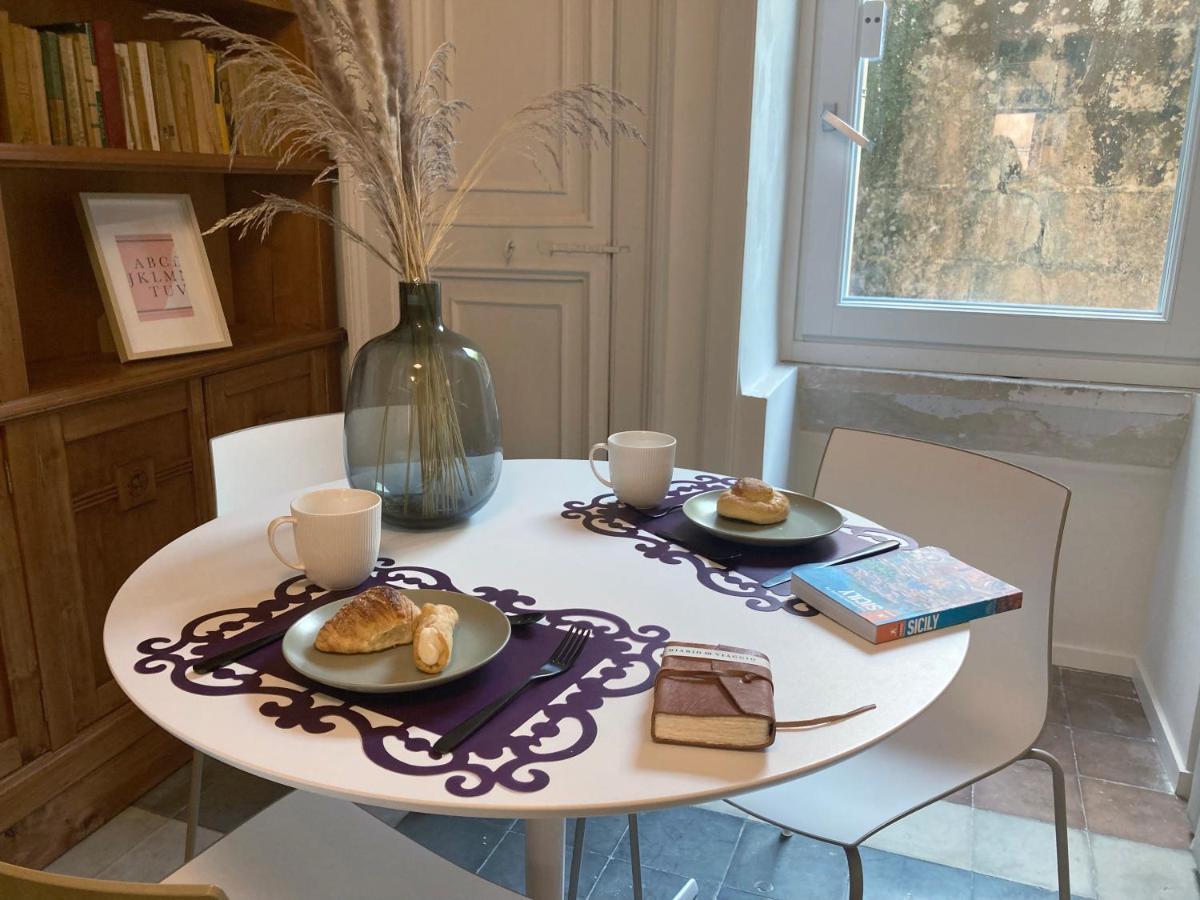 Sognalibro Bed And Books Bed & Breakfast Ragusa Dış mekan fotoğraf