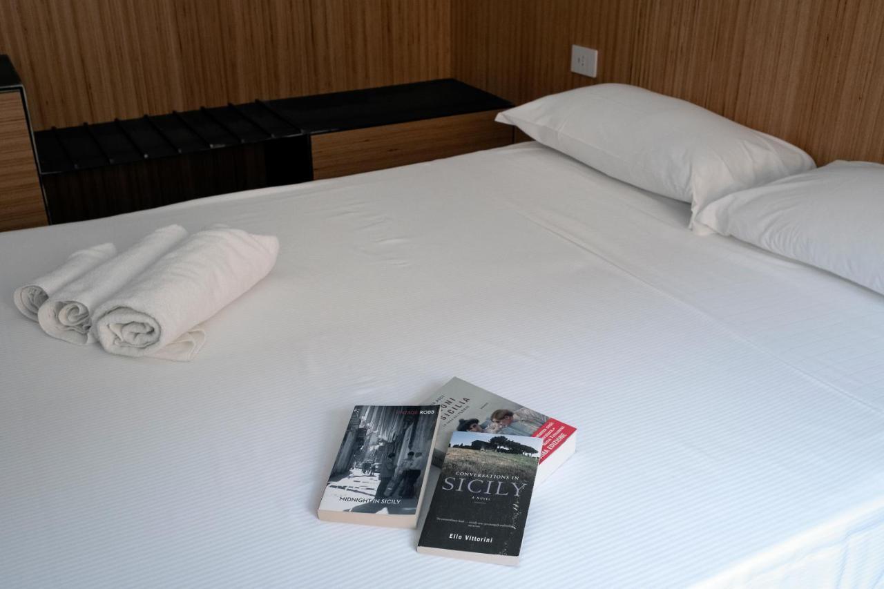 Sognalibro Bed And Books Bed & Breakfast Ragusa Dış mekan fotoğraf